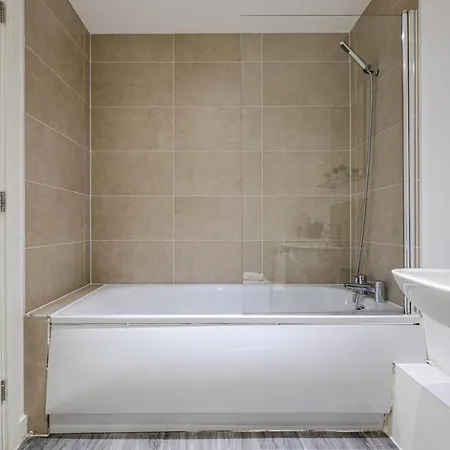 Stunning 2 Bed Apt With Free Parking Close To Cc Manchester Exterior foto