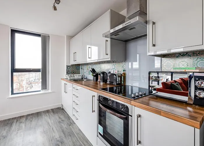 Stunning 2 Bed Apt With Free Parking Close To Cc