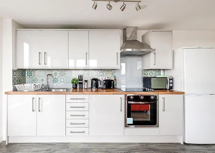 Stunning 2 Bed Apt With Free Parking Close To Cc