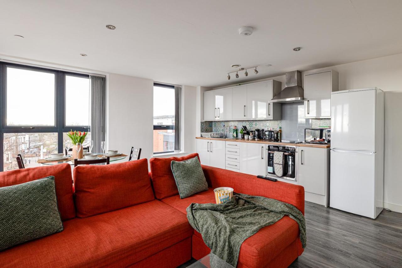 Stunning 2 Bed With Free Parking Close To Cc Appartement *