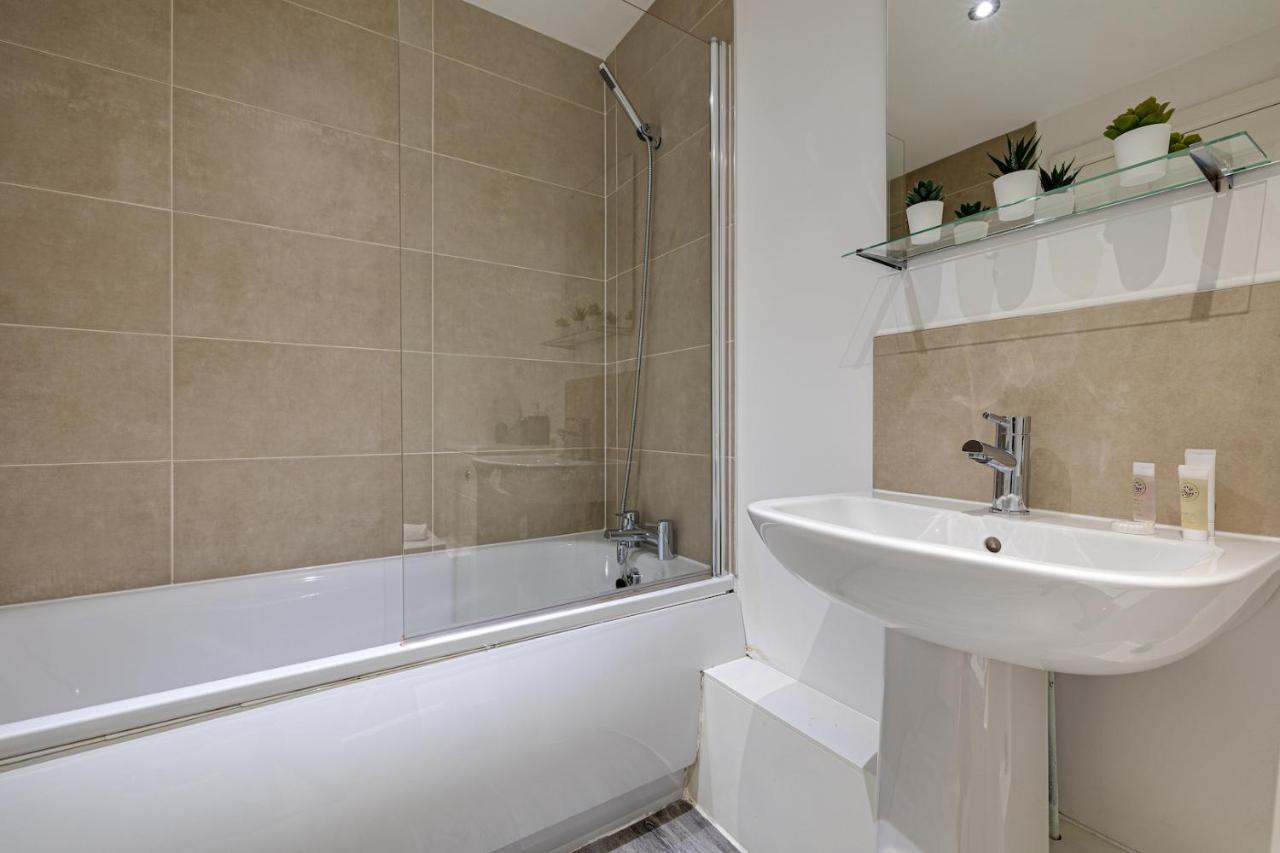 Stunning 2 Bed With Free Parking Close To Cc Manchester
