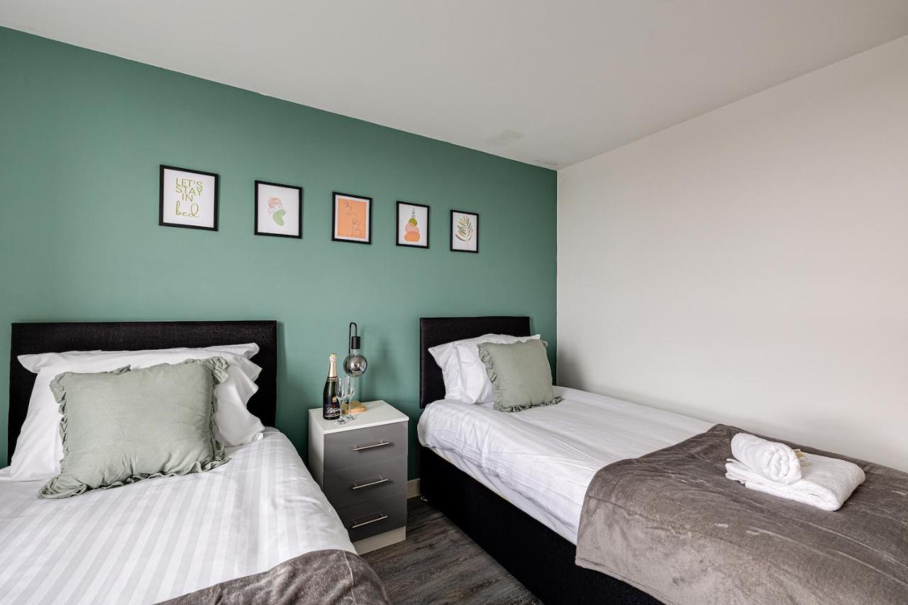 Stunning 2 Bed With Free Parking Close To Cc Appartement *