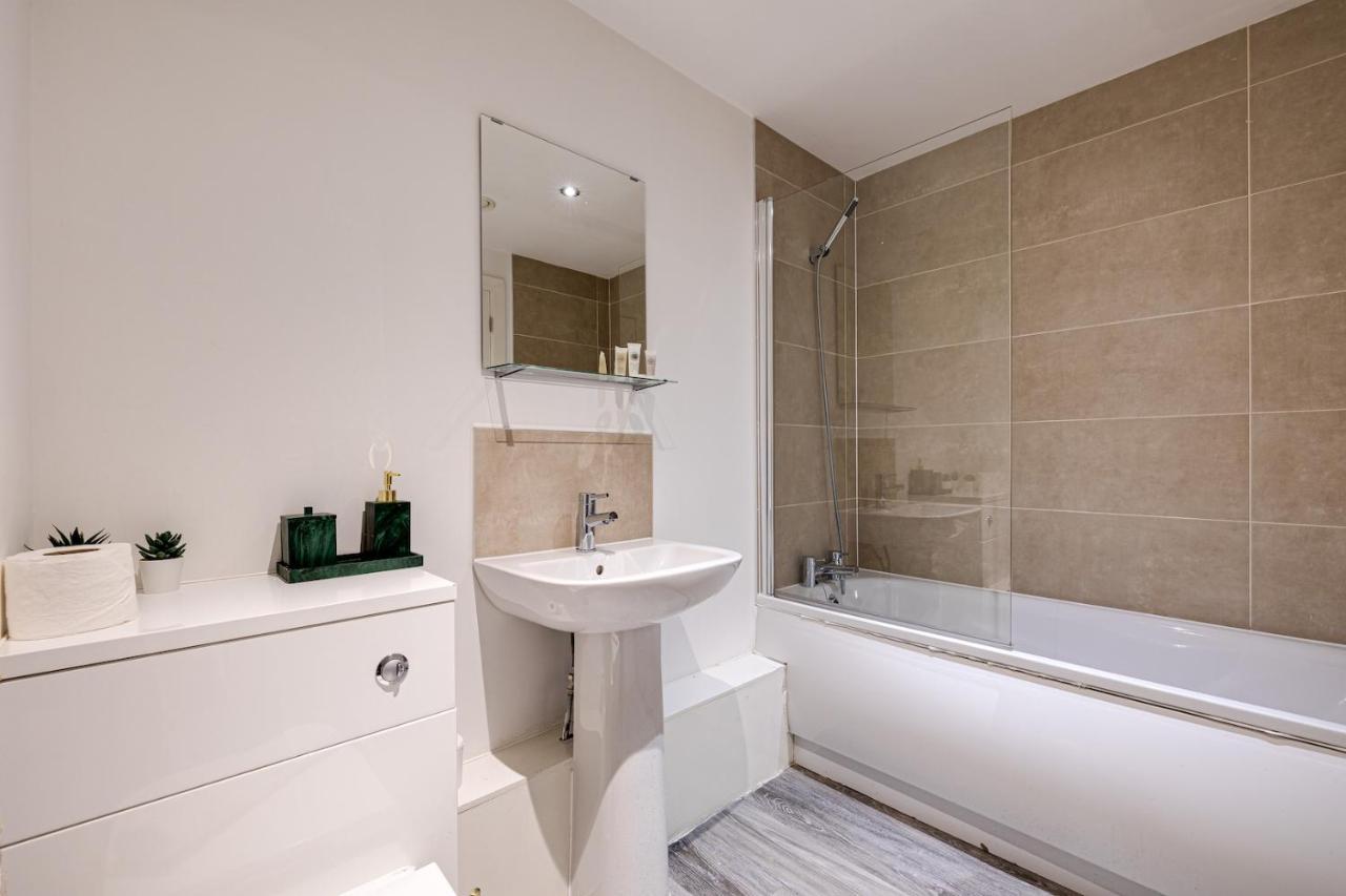 Stunning 2 Bed With Free Parking Close To Cc Appartement Manchester