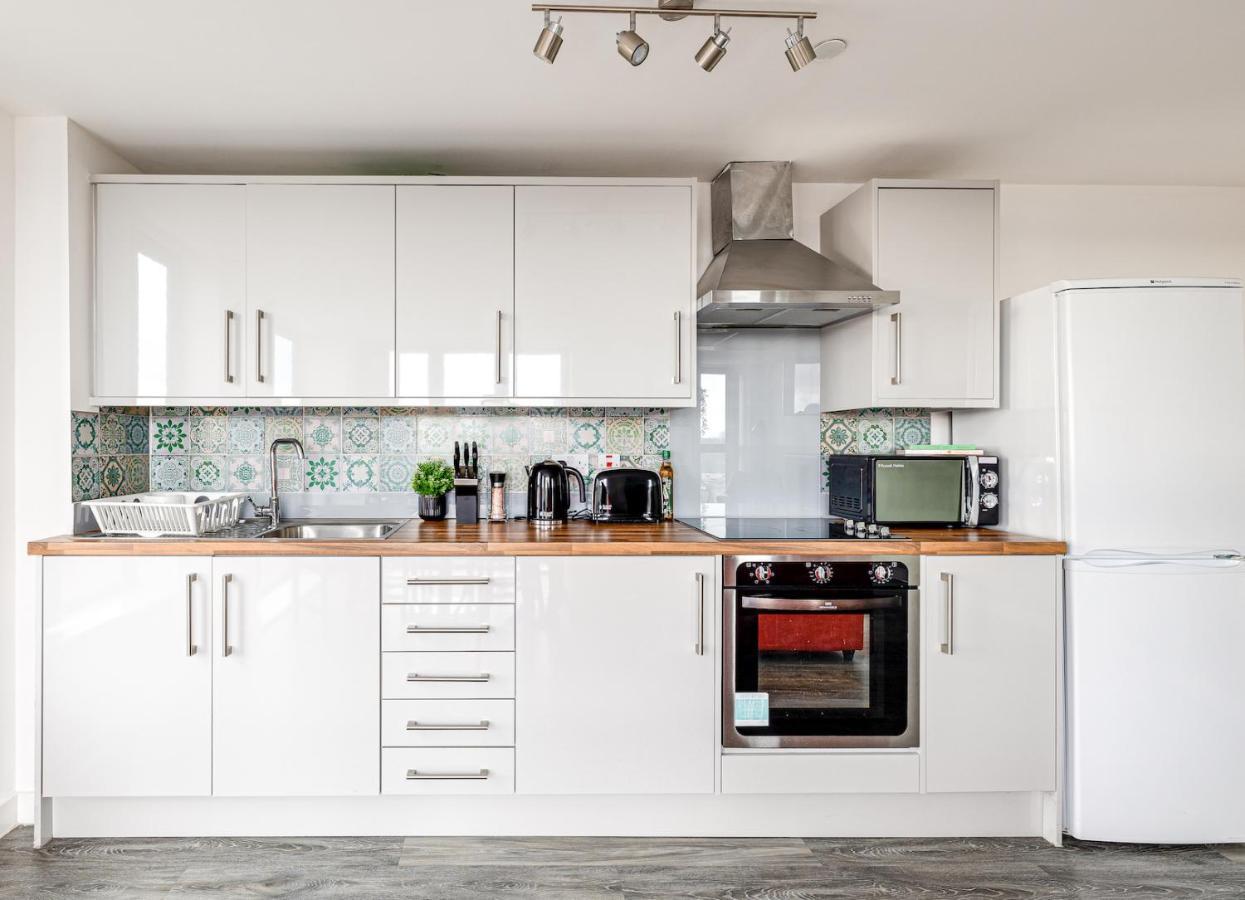 Stunning 2 Bed With Free Parking Close To Cc *